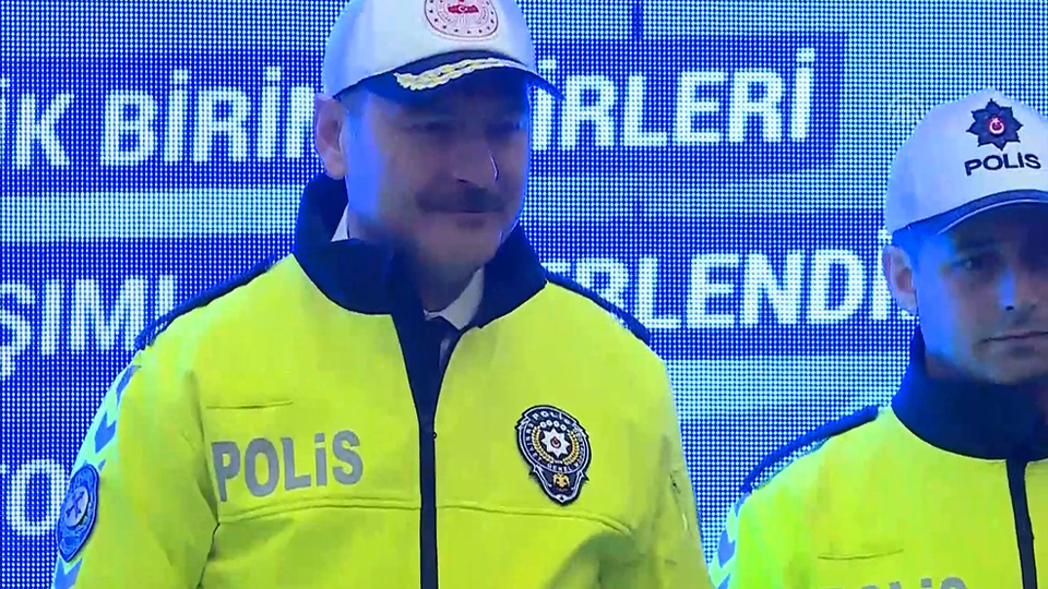 Bakan Süleyman Soylu tanıttı... İşte polisin yeni kıyafetleri