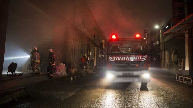 Başakşehir'de marangoz imalathanesi yangını