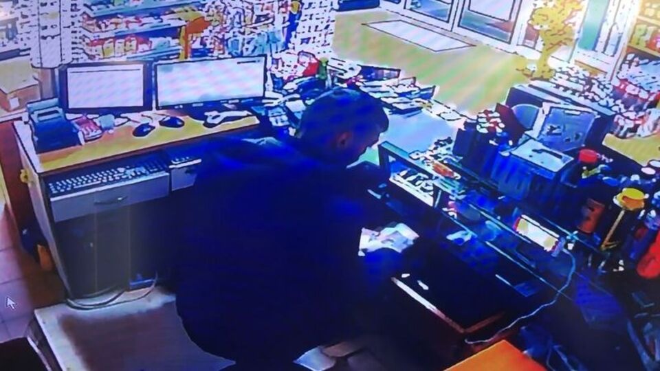 Akaryakıt istasyonundan hırsızlık kamerada
