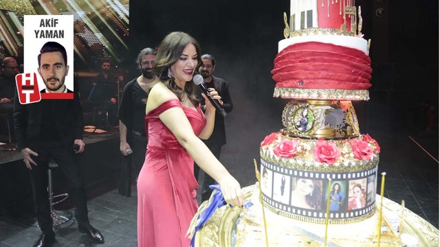 Doğum gününü 3000 kişi ile sahnede kutladı