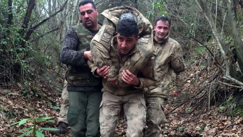 20 saatin ardından haber geldi! Jandarma metrelerce sırtında taşıdı!
