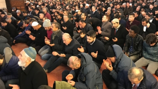 İstanbul Cuma namazı saat kaçta?