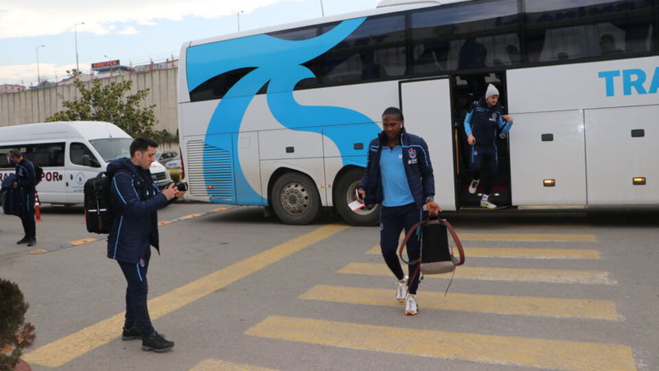 Trabzonspor kafilesi Sivas'a gitti