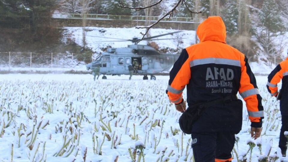 Dağcılar hayata böyle tutunmuş!