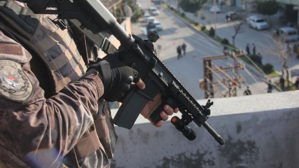 Cezaevinden çıktı, baskından kaçtı! Yine uyuşturucudan yakalandı!