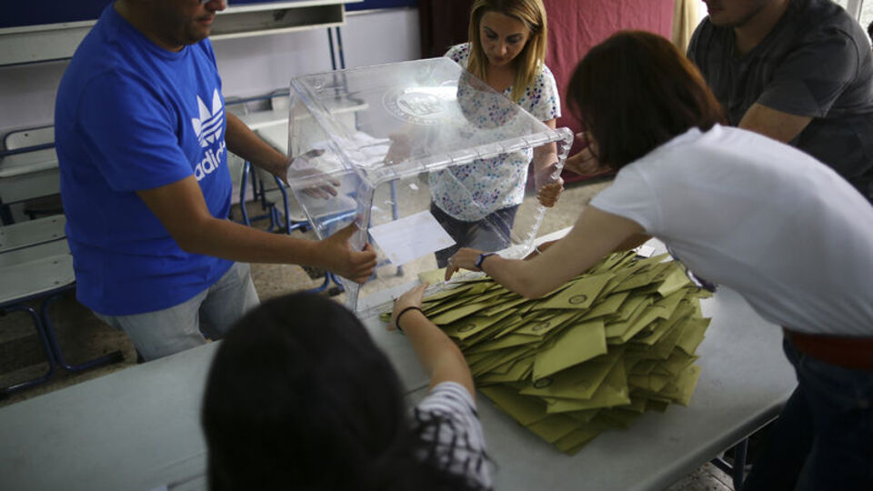 Partilerin oy pusulasındaki yerleri belli oldu