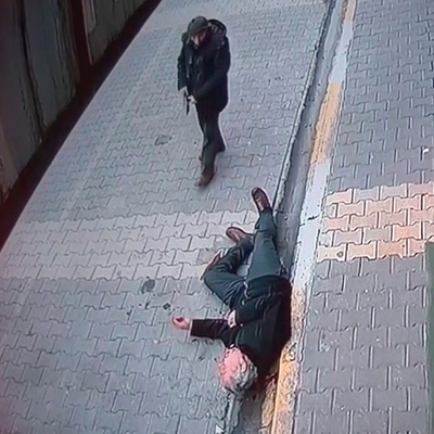 Herkesin gözü önünde öldürdü sonra da sakince yürüyüp gitti!