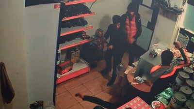 Bakkal dükkanında dehşet anları! Her saniyesi korkunç!