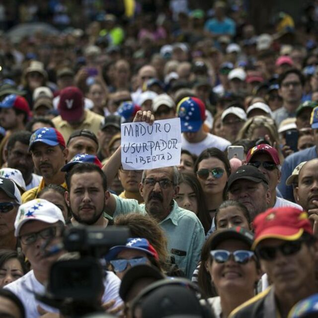 Venezuela'da muhalefet ve iktidar yanlılarından mitingler