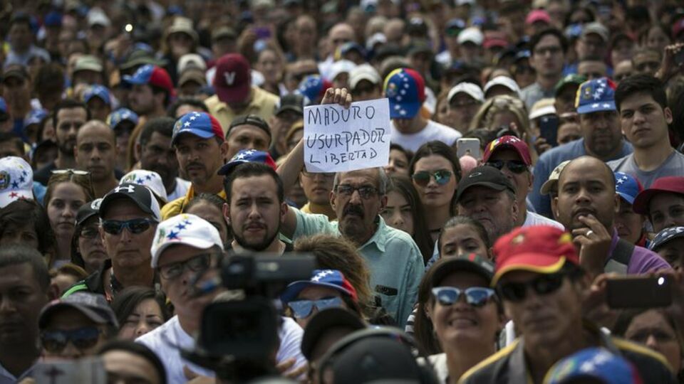 Venezuela'da muhalefet ve iktidar yanlılarından mitingler