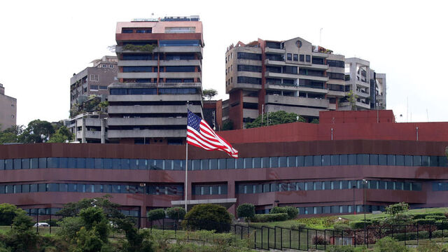 Venezuela'daki Amerikalı diplomatlar ülkelerine döndü