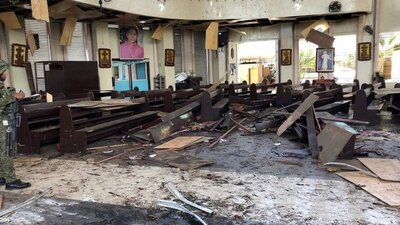 Filipinlerde kiliseye saldırı: En az 20 kişi öldü