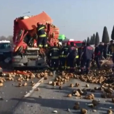 Sis yüzünden zincirleme kaza! Ölü ve yaralılar var