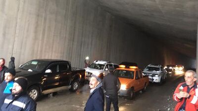 Çığ tüneline sığınarak böyle hayatta kaldılar!