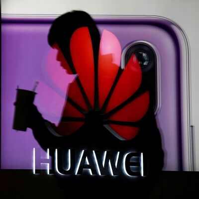 Akıllı telefon pazarında taşları yerinden oynatan kavga!