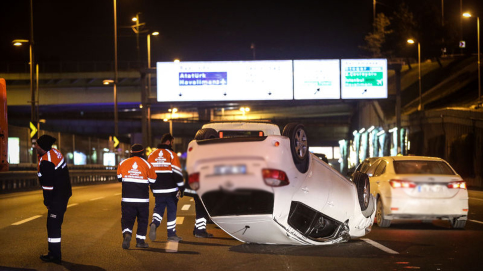 Takla atan araçtan burnu bile kanamadan kurtuldu