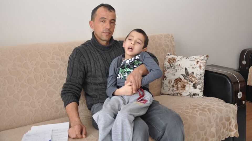 Hayata tutunmak için ilaç bekliyor