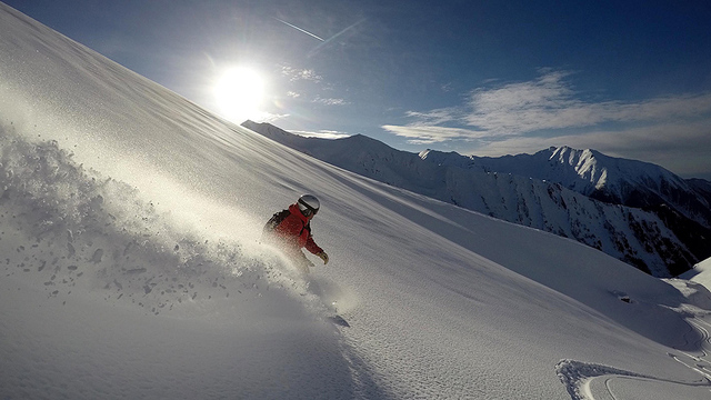 Heliski tutkunları Kaçkarlar'a hayran kaldı