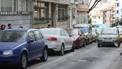 'Ters park etti' diye aracı ateşe verdi