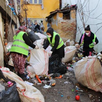 Evden 20 ton çöp çıktı, topladığı çöpler başına yıkıldı