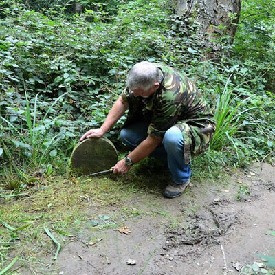 İlk bakışta beton sandı! Taşı temizleyince şaşkına uğradı