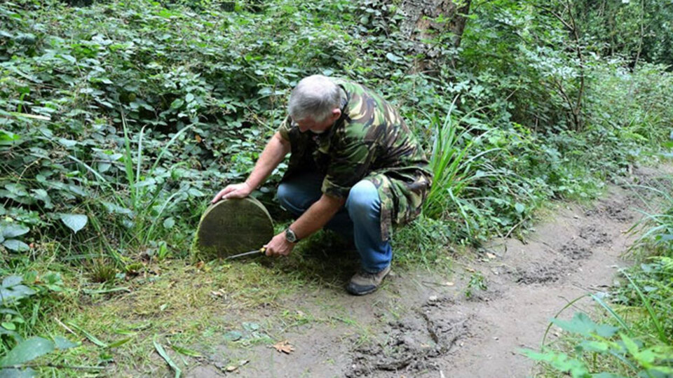 İlk bakışta beton sandı! Taşı temizleyince şaşkına uğradı