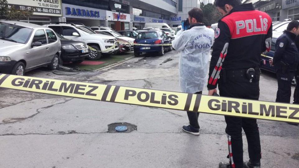 Alacak verecek tartışması kanlı bitti... Cep telefonuyla hayata tutundu