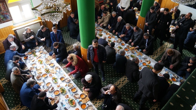 Zilan Şeyhi 1 kilometrelik sofrayla anıldı
