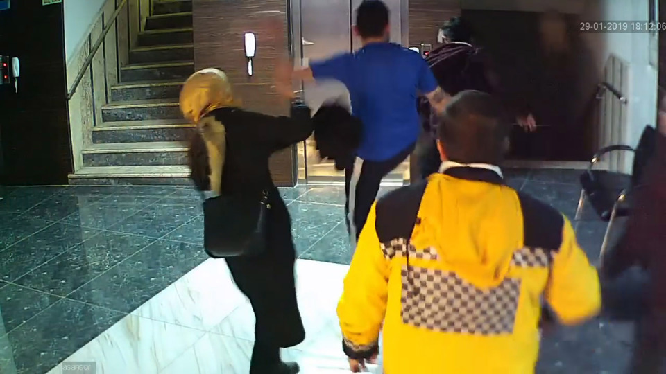 Pansuman için gittiği hastaneyi birbirine kattı