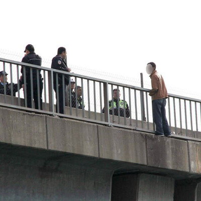 Yardıma giden polis hemen anladı! Tanıdık çıktı...