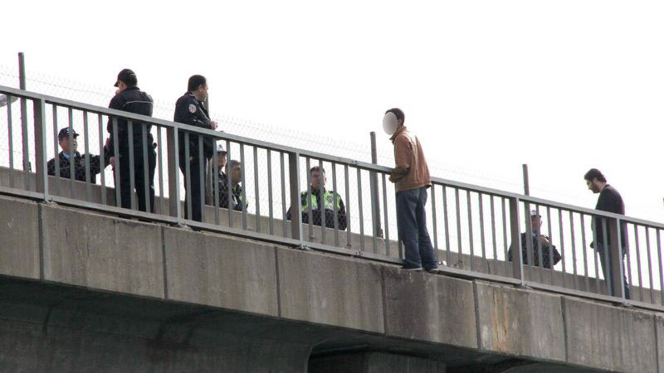 Yardıma giden polis hemen anladı! Tanıdık çıktı...