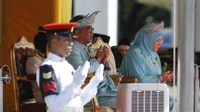 Malezya'nın yeni kralı tahta çıktı