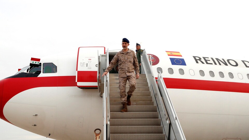 40 yıl sonra ülkeye geldi, bayrak krizi yaşandı!