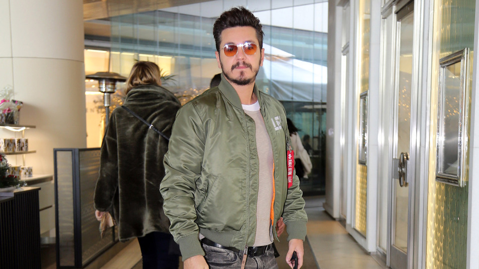 Yeni şarkısı için toplantı yaptı