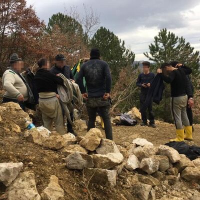 Rahatlıkları 'pes' dedirtti! Brandalı, jeneratörlü kazı... Dinamitli definecilere suçüstü