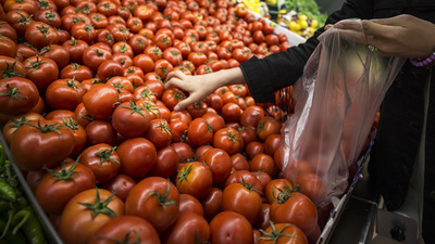 Tüketici boş poşet taşımaya başladı