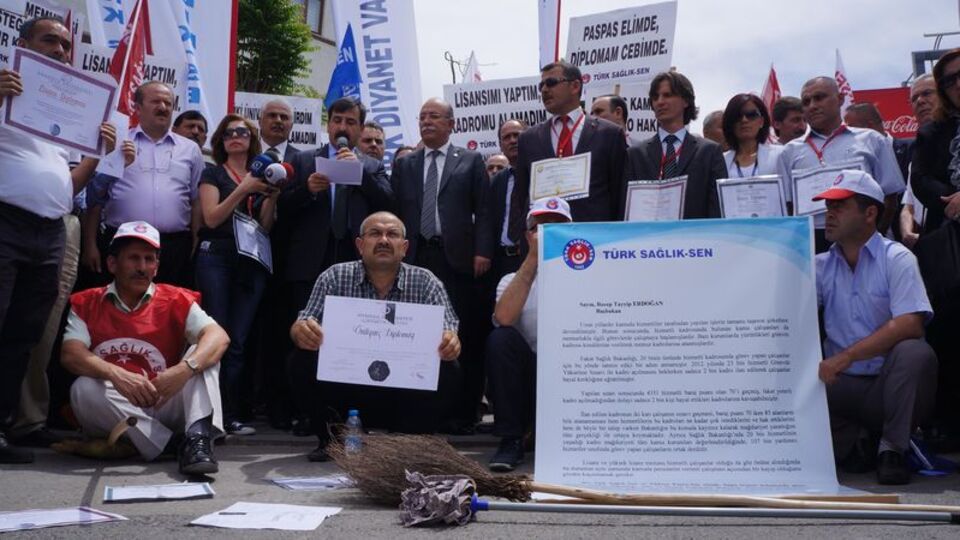 Yardımcı hizmetler sınıfında çalışanların gözü Meclis'te