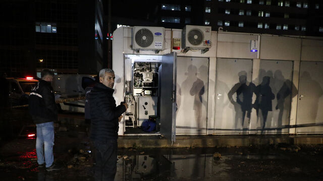 ATM görevlilerini gasp edip paraları çaldılar!