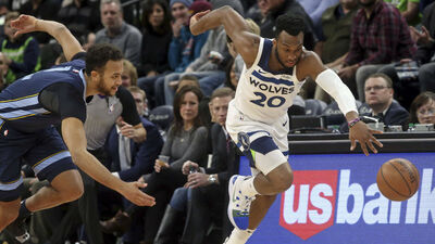 Timberwolves son saniyede kazandı