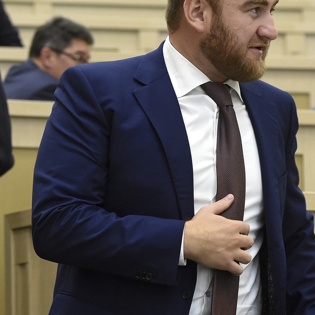 Cinayetle suçlanan Çerkes senatör parlamentoda gözaltına alındı