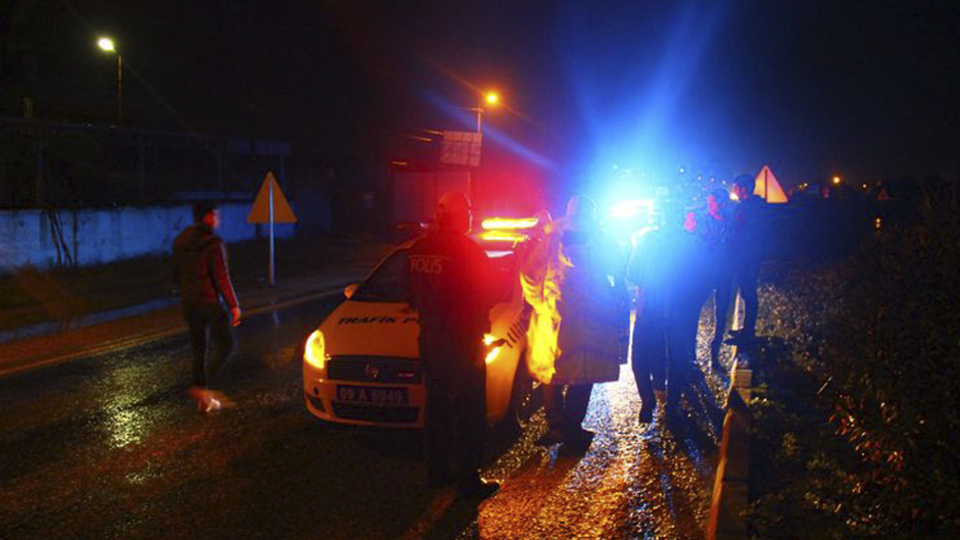 Alkollü ve ehliyetsiz sürücü polisi kandıramadı