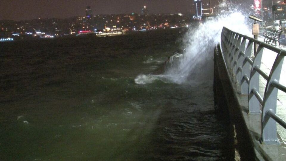 İstanbul'da şiddetli fırtına