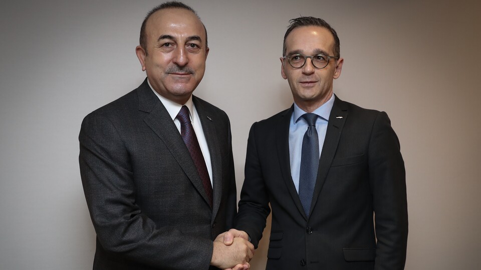 Çavuşoğlu: Venezuela'da iç savaşa neden olabilir