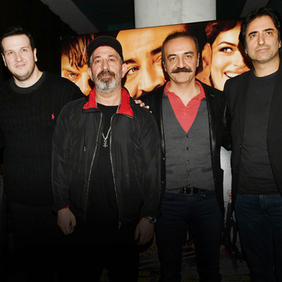 "Hepimiz birimiz, birimiz hepimiz için" pozu