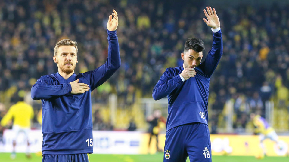 Serdar ve Tolgay arma öptü