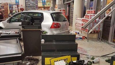 İşte dehşet anları! Saniyeler içinde ortalık savaş alanına döndü