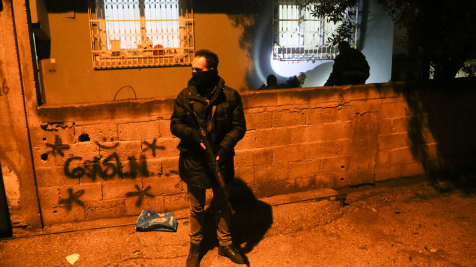 Adana'da ses bombası paniği