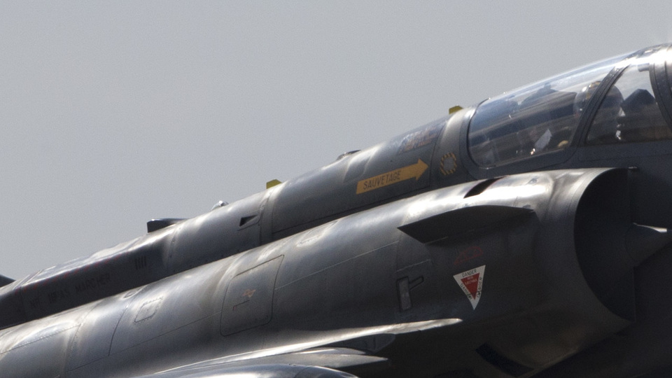 Hindistan'da savaş uçağı düştü!