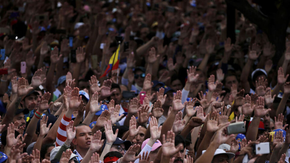 ABD, Venezuela'ya "insani yardım" gönderecek