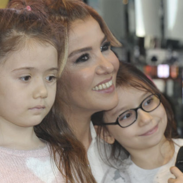Gülben Ergen'den çocuklara sürpriz